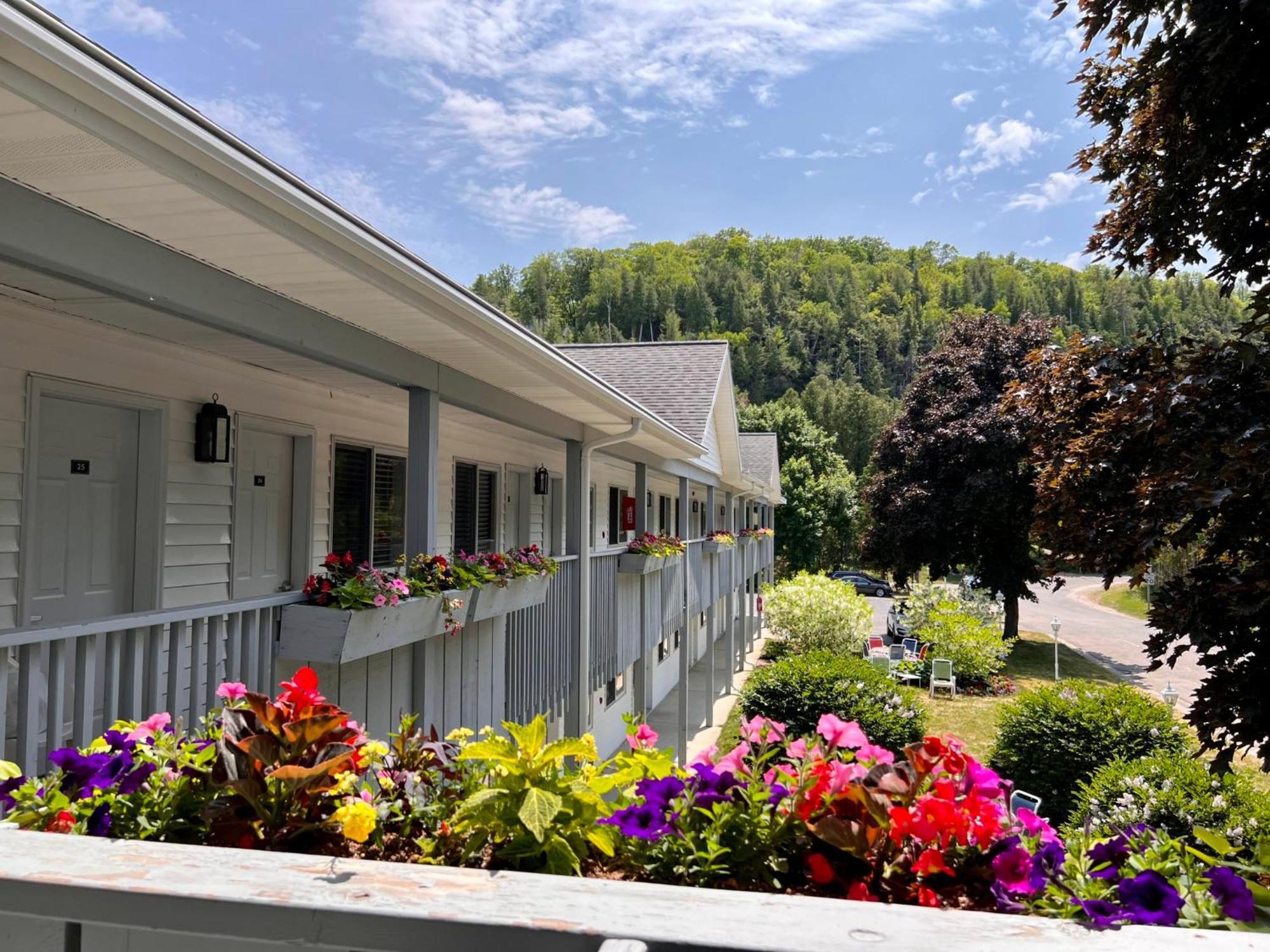 Main Street Motel Фиш Крийк Екстериор снимка